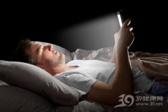  为什么开灯睡觉容易发胖 